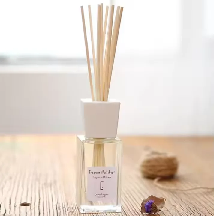 Hochwertiger Aromatherapie-Rohr-Diffusor mit natürlichen ätherischen Ölen und umweltfreundlichen Rattanstäbchen, OEM-ODM-individuell gestaltbarer Aromadiffusor mit Private-Label-Logo, direkter Fabrikpreis, für Schlafzimmer, Wohnzimmer, Büro, Spa und Geschenksets