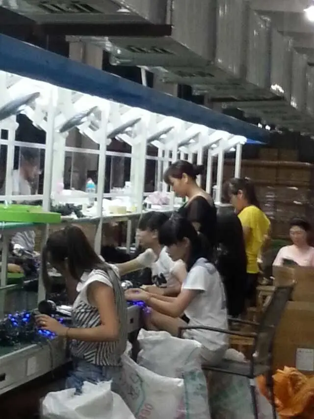 Yiwu Huangpai Lighting Factory 1