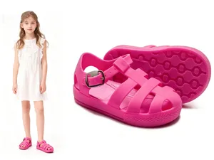 Wholesale Summer Fashionable Jelly Sandals Lightweight PVC Insole Anti-Slippery Flat Beach Shoes Waterproof Breathable Features
