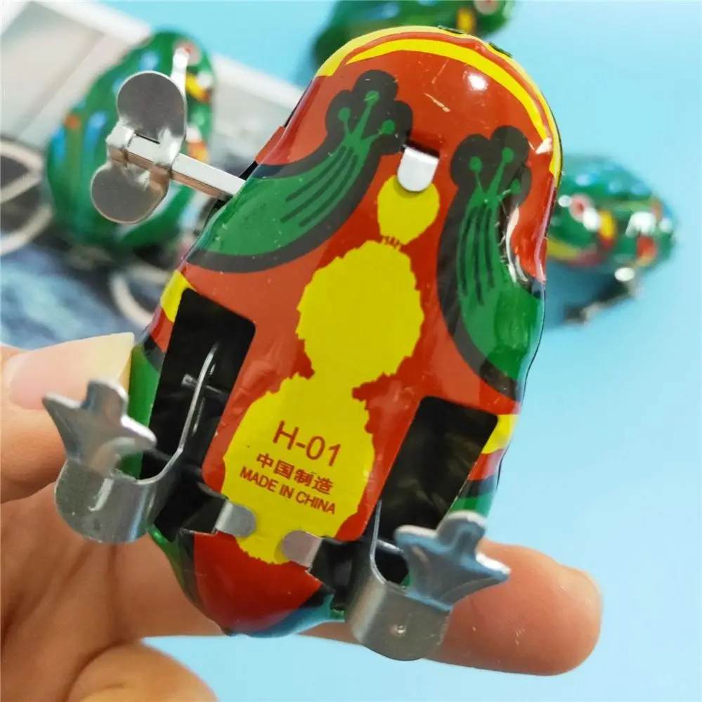 Дешевые Детские Классические жестяные заводные игрушки прыгающая лягушка прыгающий член Беговая крыса для детей забавные Развивающие