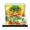 Árbol verde con calendario.