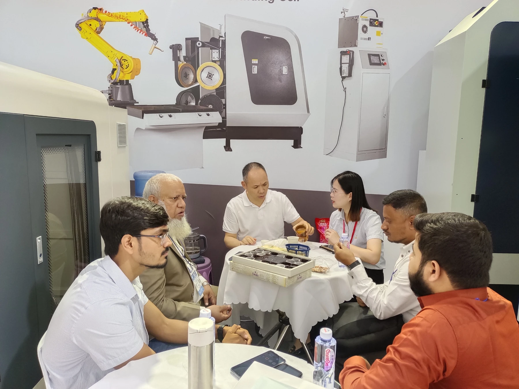 سیستم های صیقل خودکار CNC با فشار پایین برای تولید صنعتی صیقل لوازم بهداشتی لوله کشی آب سنج یا بدن شیر 19