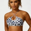 Reggiseno incrociato color grigio chiaro.