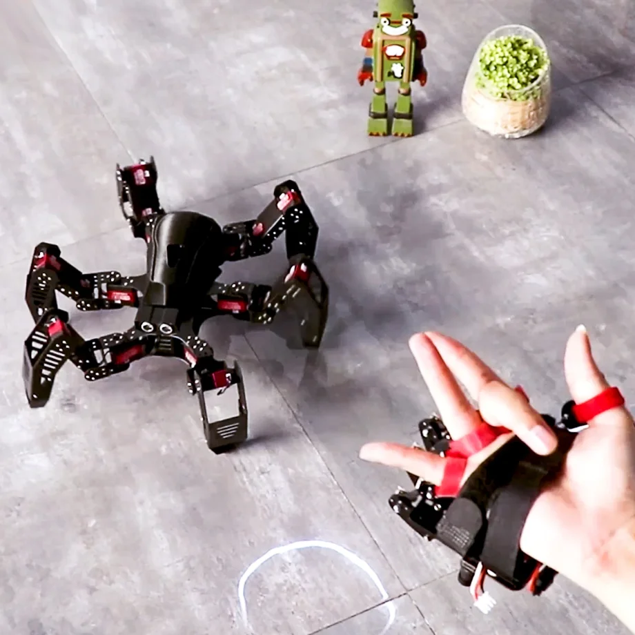 Programmable Wireless Mechanical Hand Servo Controller for Robot Arm and Humanoid Robot