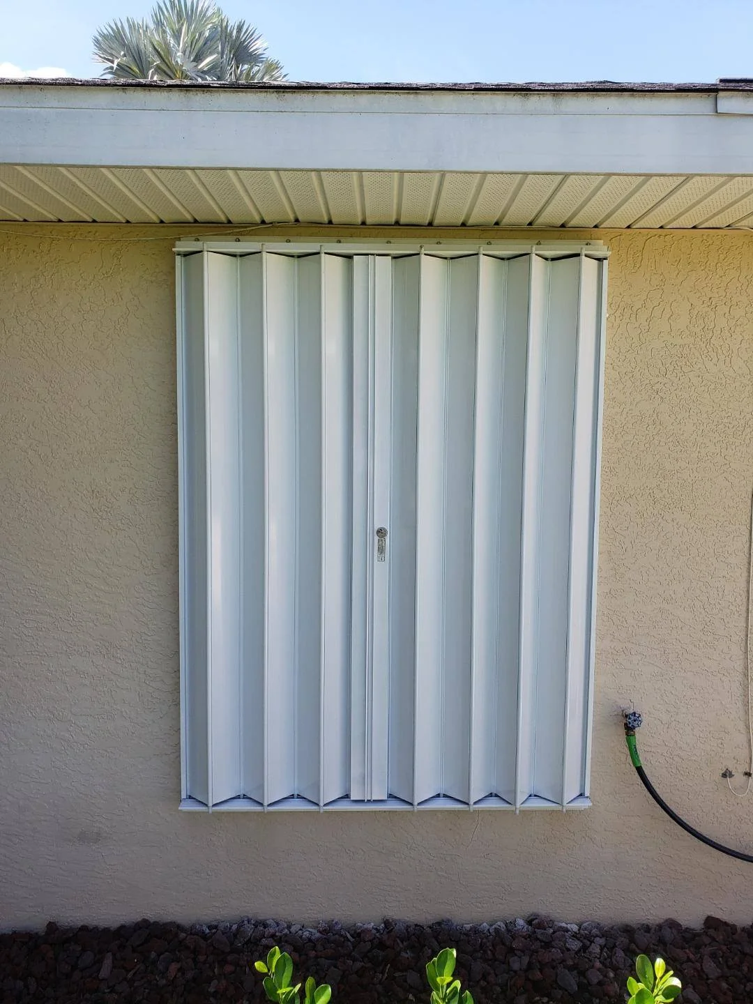 TOMA Hurricane Shutter Aluminium Accordion Blinds Outdoor Rolling Shutter Heavy Duty Shutter for Typhoon