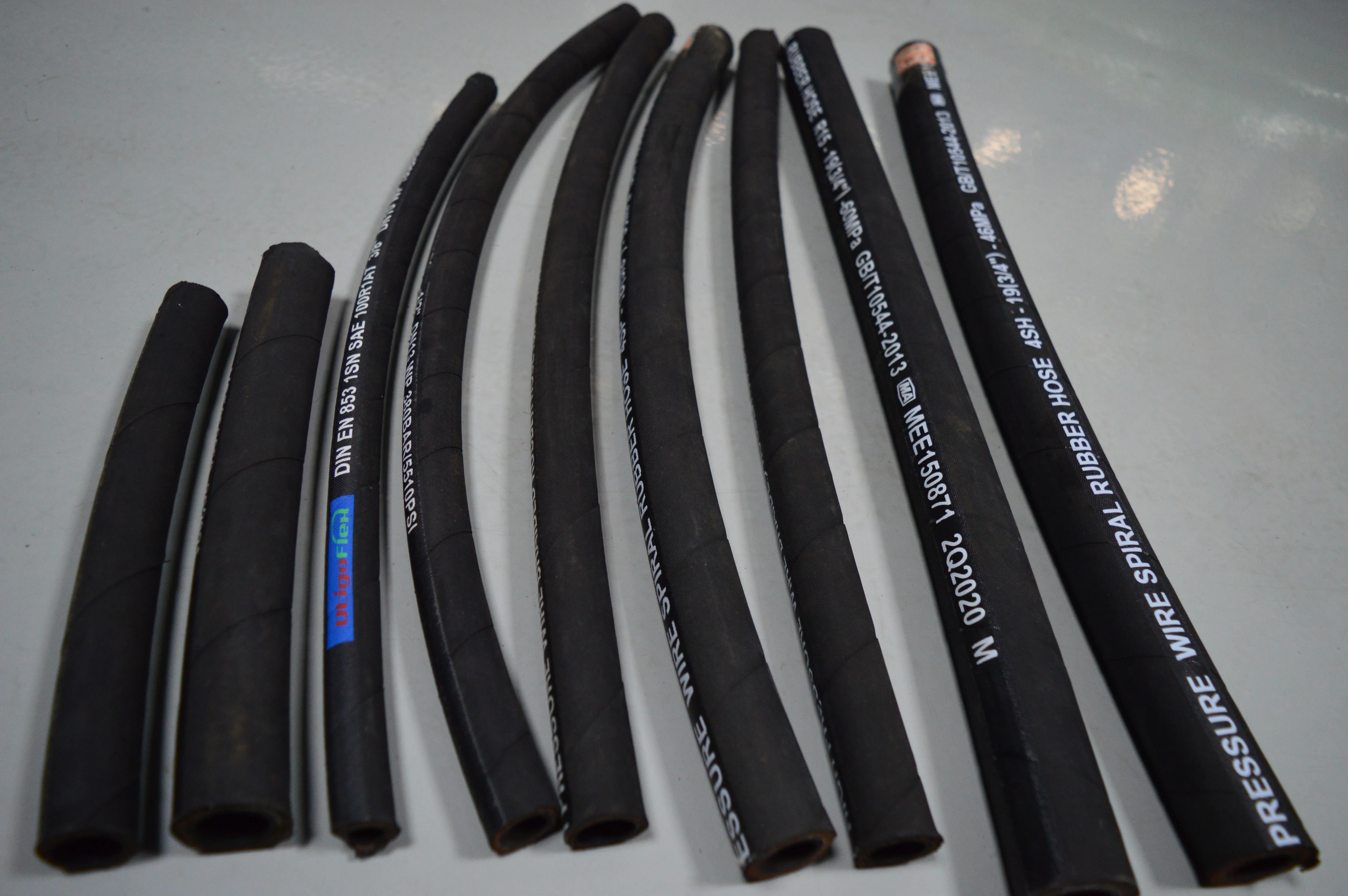 High Pressure Two Layers of Braided Steel Wire SAE 100 R2 Hydraulic Hose EN853 2SN Hydraulic Hose