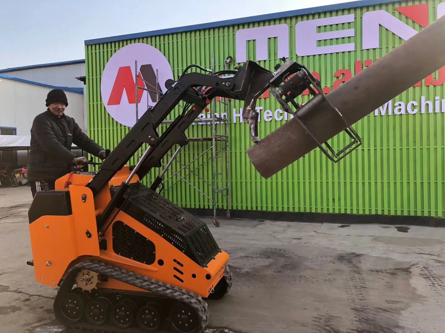 Log and Wood Loading and Unloading Rotating Positioned Log Grapple Skid Steer Loader