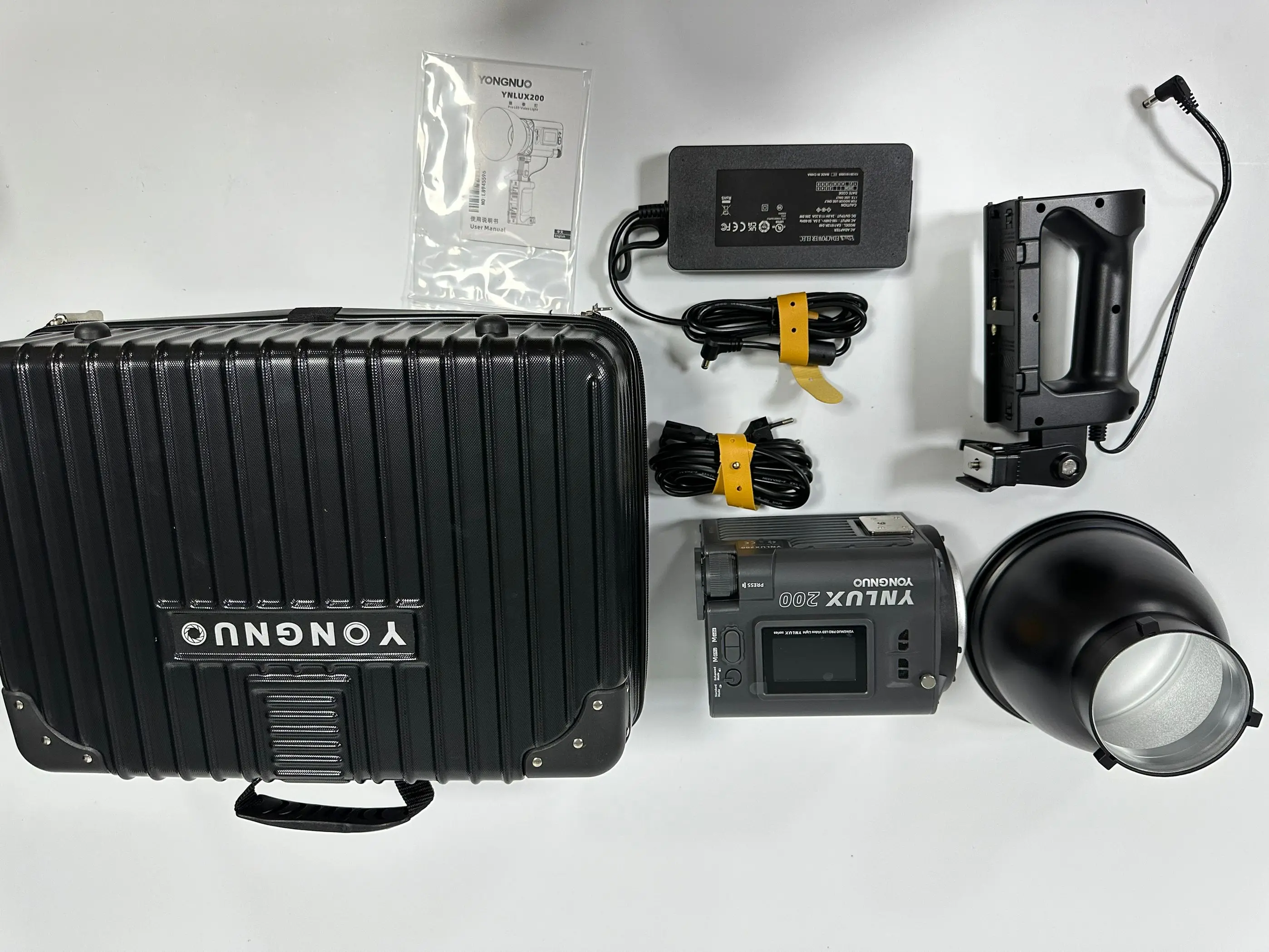 YONGNUO YN LUX200 撮影用LEDライト アダプタ付き 200W YONGNUO LUX200 Outdoor LED Light - Portable & Adjustable