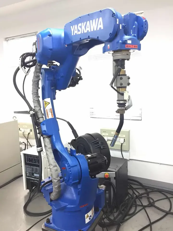 6 Axis Robot Arm Yaskawa AR1440 for Welding 12kg Payload 1440mm Reach Fast and Accurate Arc Welding Robot With MIG Welder