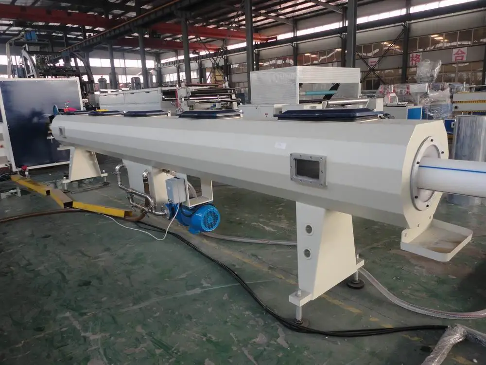 Современная передовая экструзионная линия для производства прочных труб из ПВХ / ПЭ сельскохозяйственного орошения.