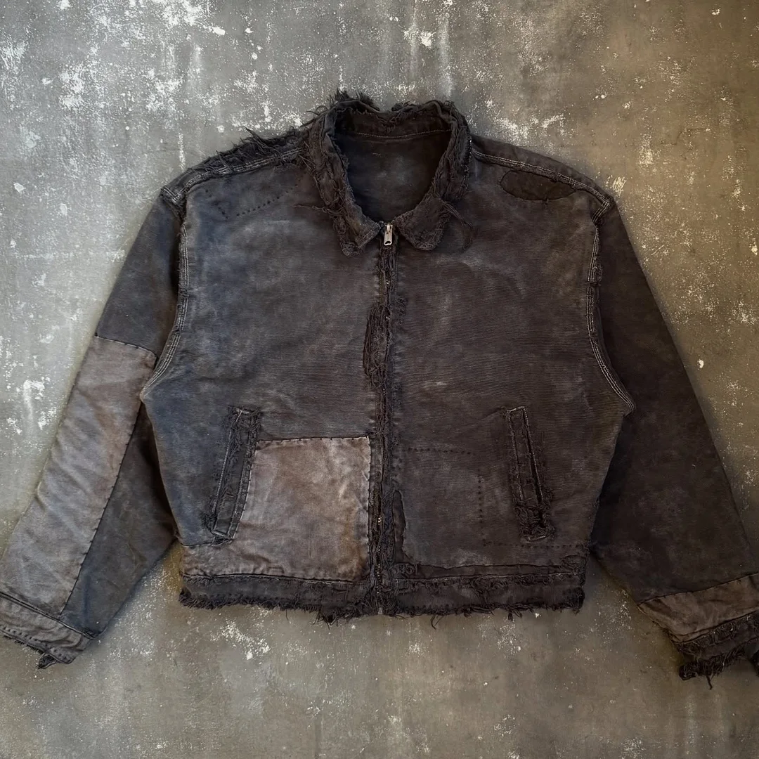 Kurtka jeansowa w stylu vintage z efektem zużycia, surowymi brzegami i patchworkiem, przycięta pod talie, dla mężczyzn, z efektem rozdartego materiału, kamieniowaną praniem i wyblakłym wyglądem, niestandardowy projekt z ręcznie rozdarty detalami, odzież wierzchnia