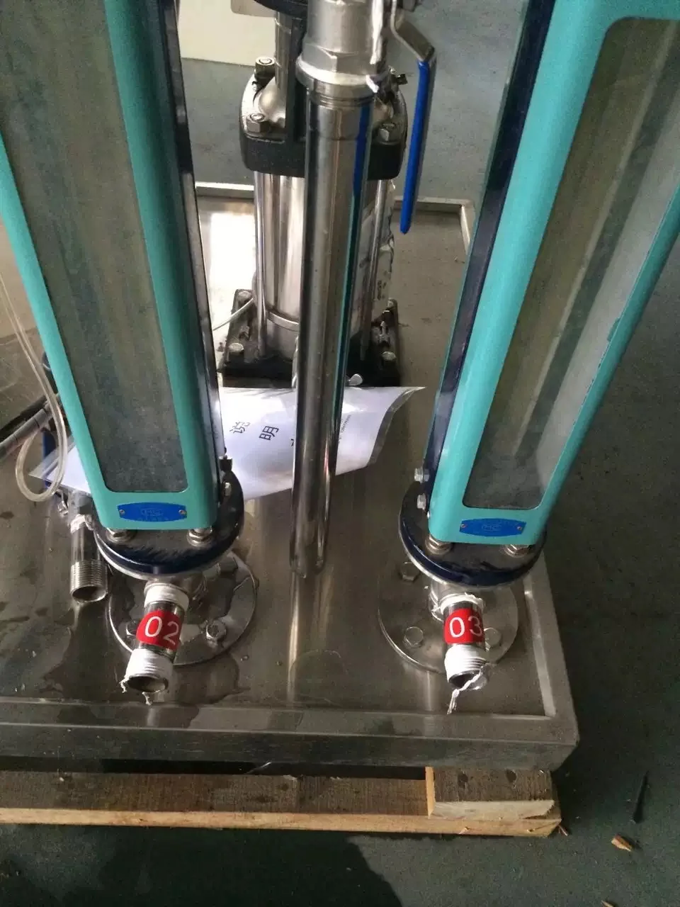 Small Manual Four Heads Sparkling Water Filler Equipment Carbonated Beverage Soft Drink Liquid Filling Machine