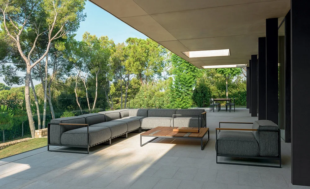 
Роскошная уличная мебель HONGKAI для гостиничного проекта из нержавеющей стали или алюминия, тиковое дерево, диван для патио, дизайн, сделано в фошань 