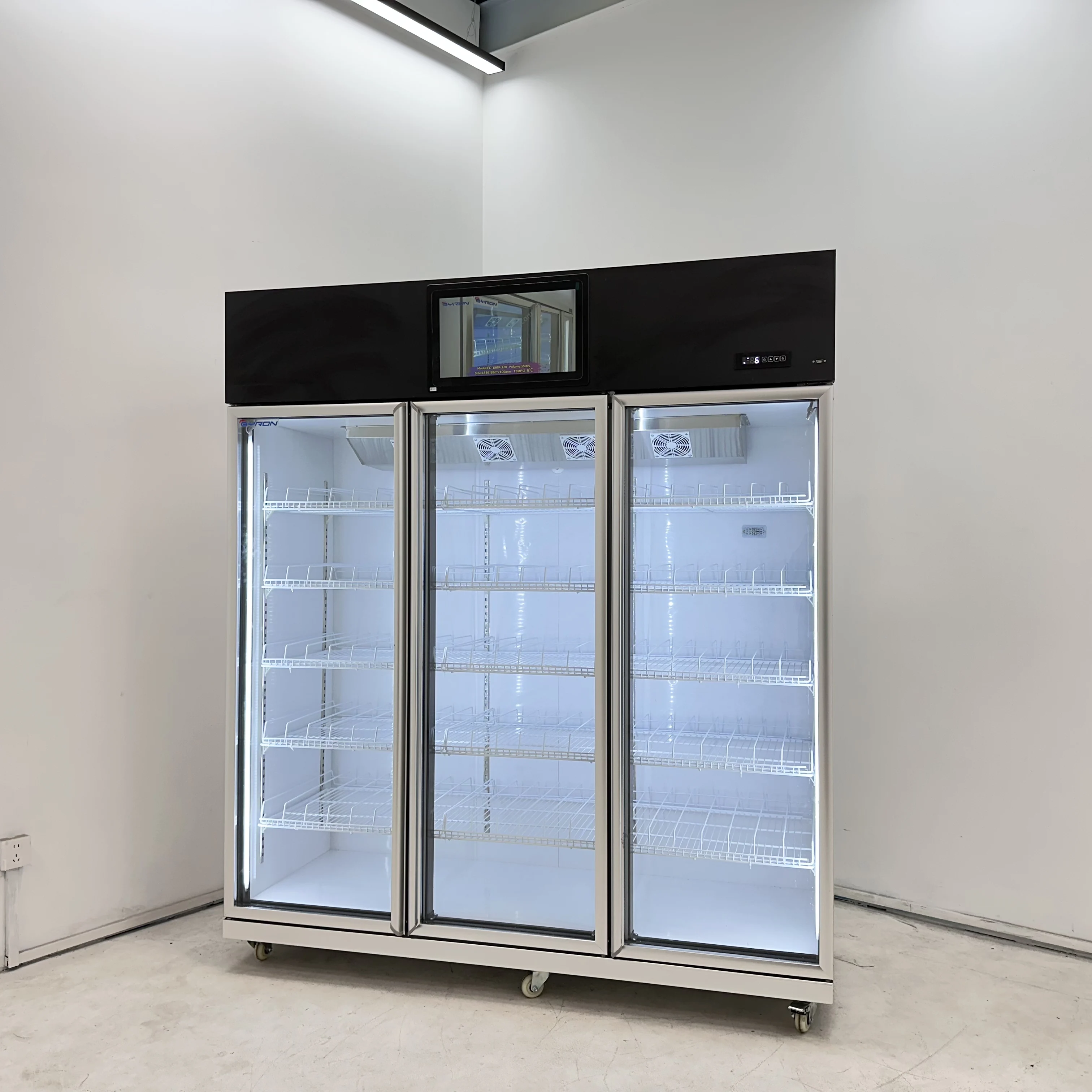 Advertising Screen Vertical Drinks Freezer Display Beverage and Cooler Commercial Refrigerator Showcase With LED Lights