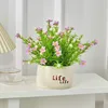Vasque à eau en céramique avec gypsophile violet
