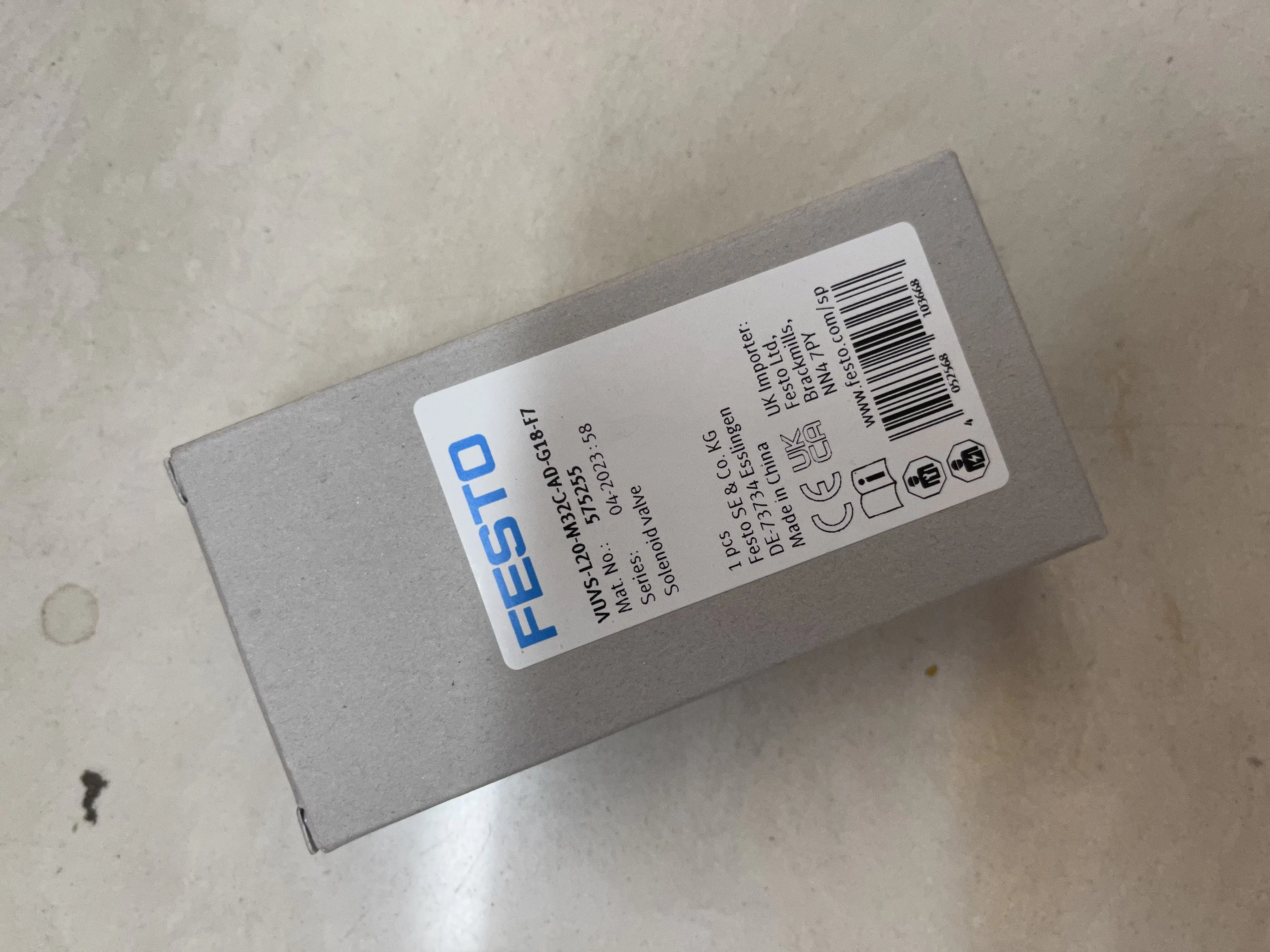 Festo Solenoid Valve VUVS-L20-M32C-AD-G18-F7 575255