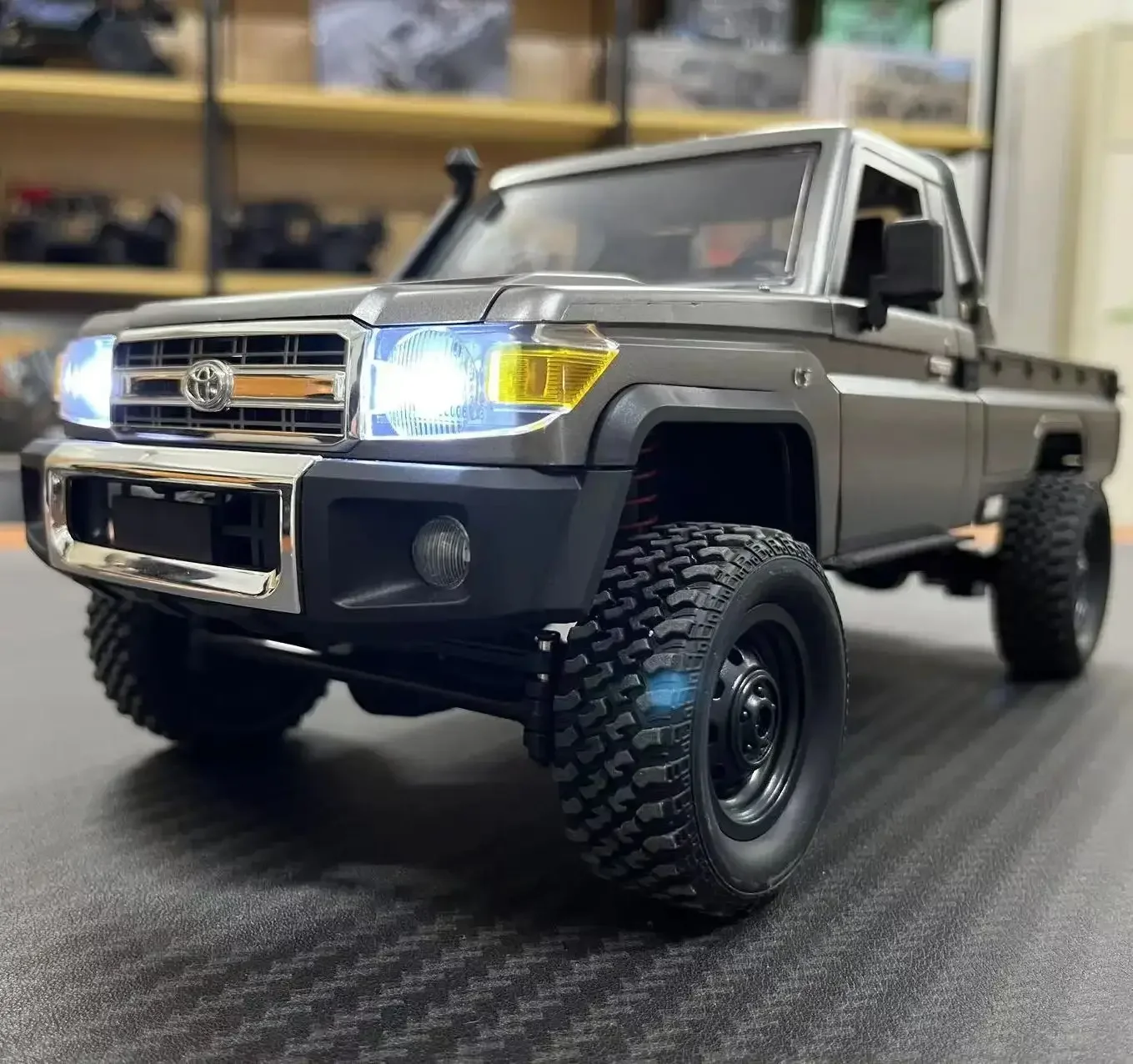 1:12 フルスケール RC カー MN82 pro toyota 1/12フルスケールRC CAR MN82 PRO 2.4G 4WDクローラーカーピックアップ