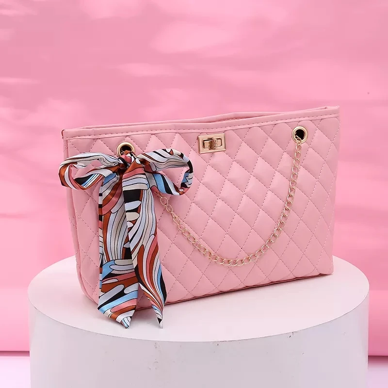 2022 Hiot Sale Small Square Chain Women Handbags Chain Strap Messenger