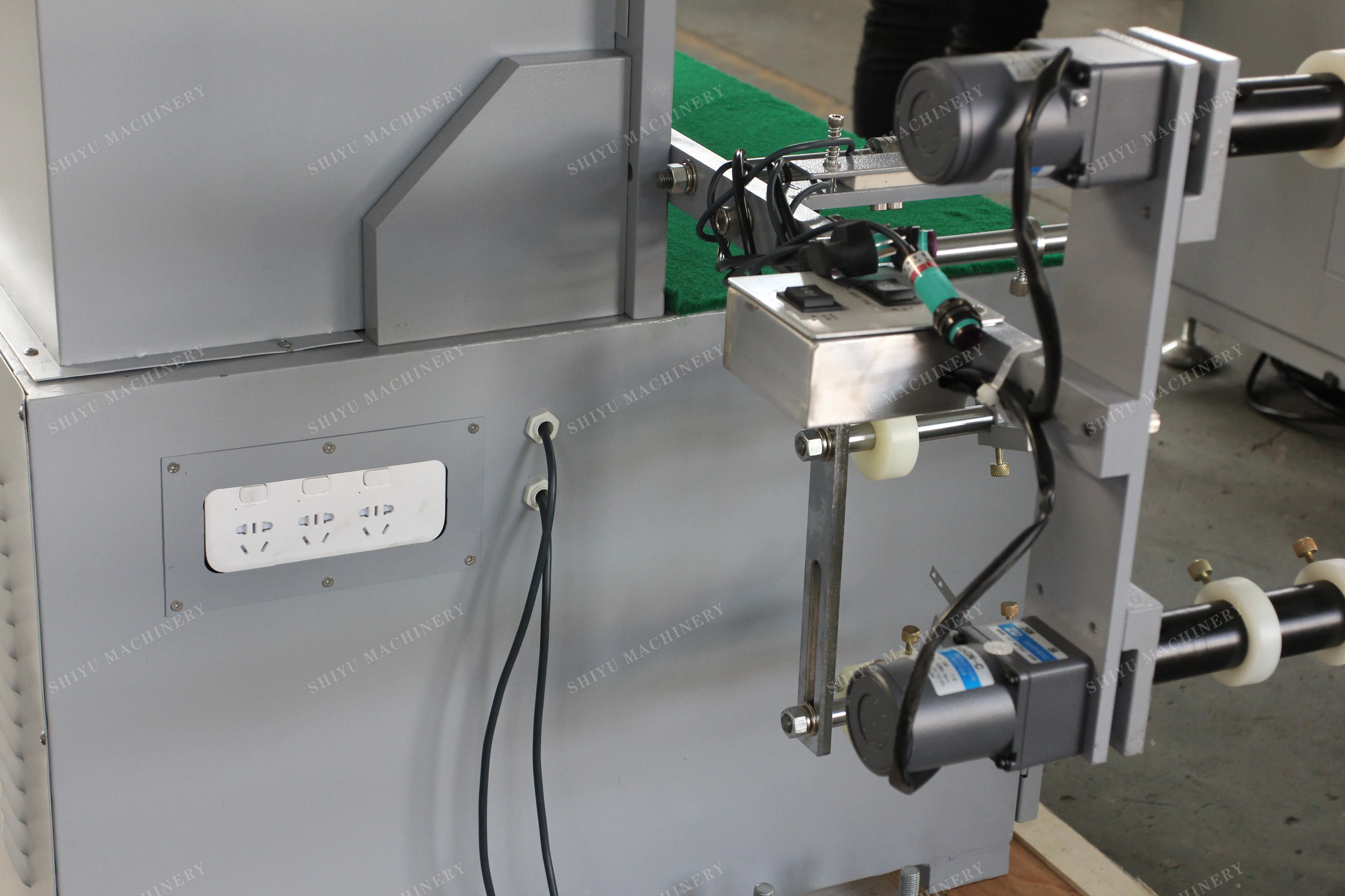 4+2 Colors Roll to Roll Flexo Fabric Garment Satin Ribbon Label Printing Machine for Washing Care Nylon Taffeta Label