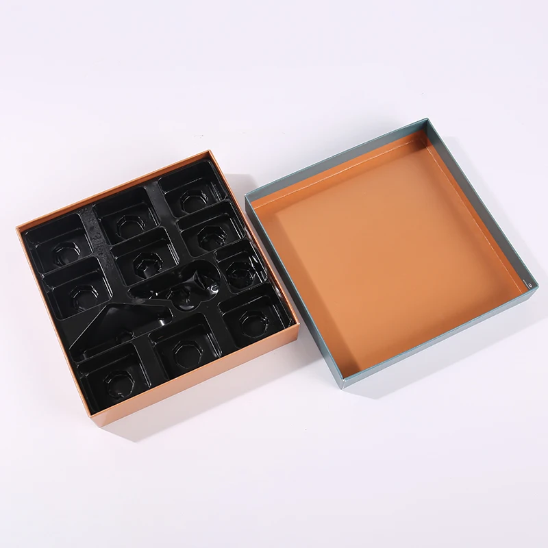 Individuelle Schokoladenverpackungskiste aus stabiler Pappe mit Blisterfutter, Pufferpapier, UV-Lackierung, Prägung, individuell gestaltbarer Deckel