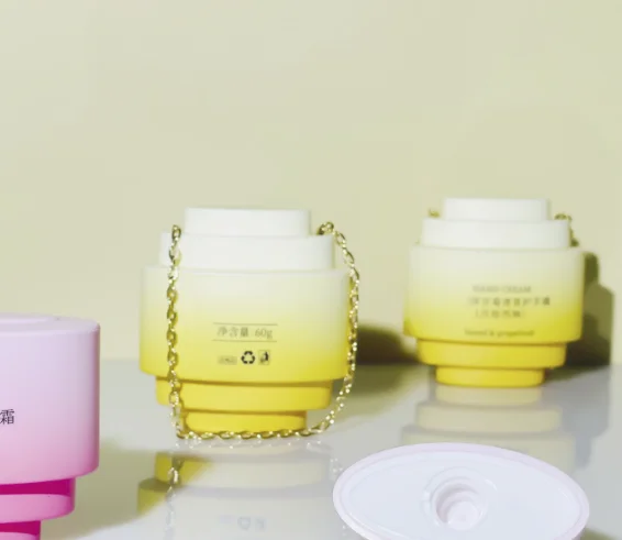 Custom Squeeze Sunscreen Packaging with Chain 50g PE Lotion Bottle Cosmetic Packaging Bottle