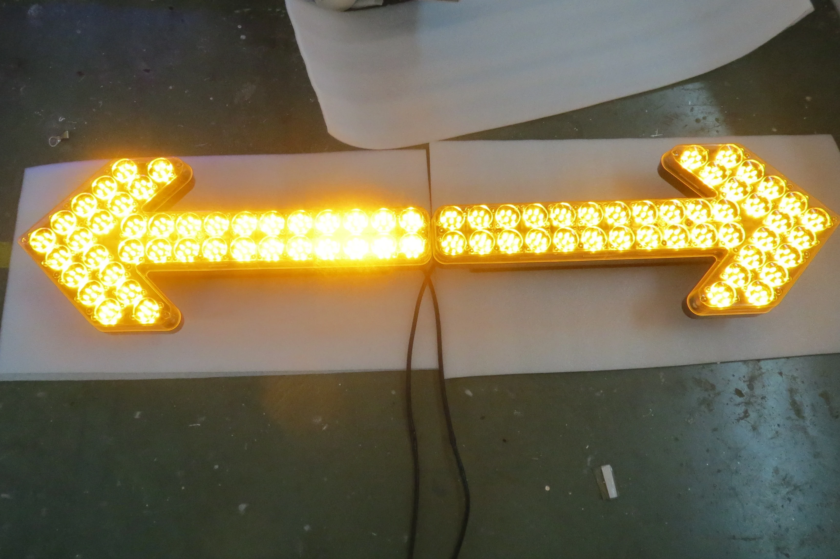 Alibaba.com: Arrow Flashing Light, Electric Traffic Truck Warning Signs ...