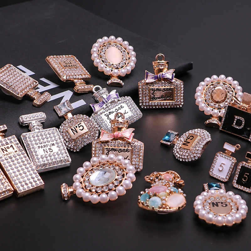 Wholesale Women Diy Designer Crystal Letter Accessories Custom Luxury Decoration Clogs Shoes Charm