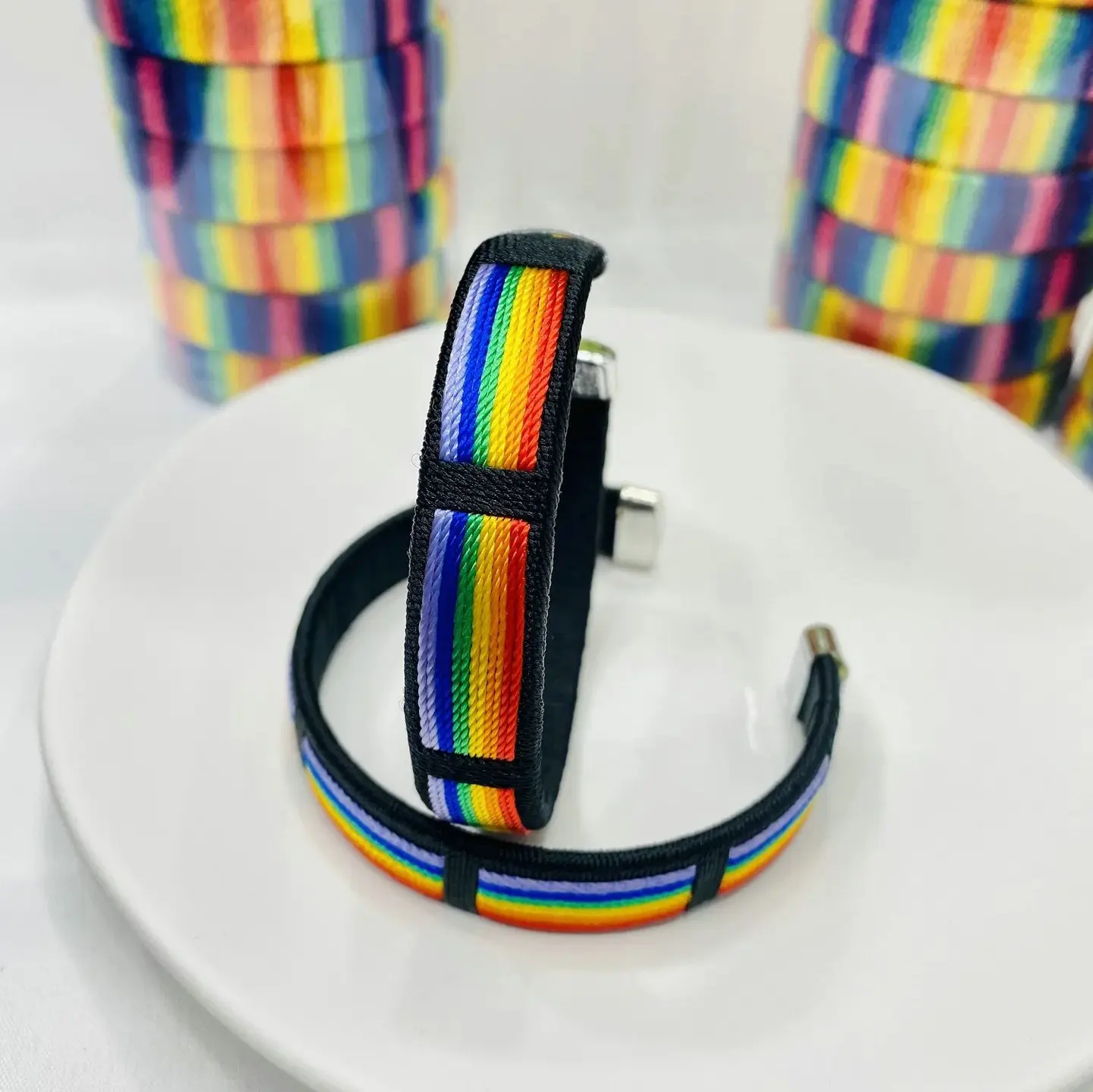 Braccialetto Arcobaleno LGBT – Cinturino Tessuto Colorato – Accessorio Orgoglio Pride