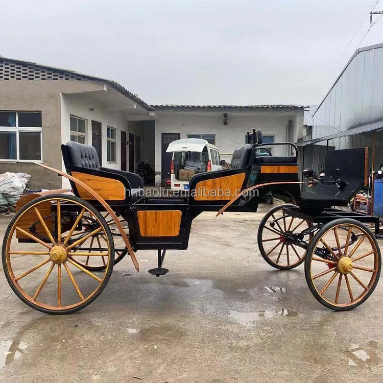 Outdoor Christmas Decoration Antique European Horse Traction And Electric Horse Carriage For