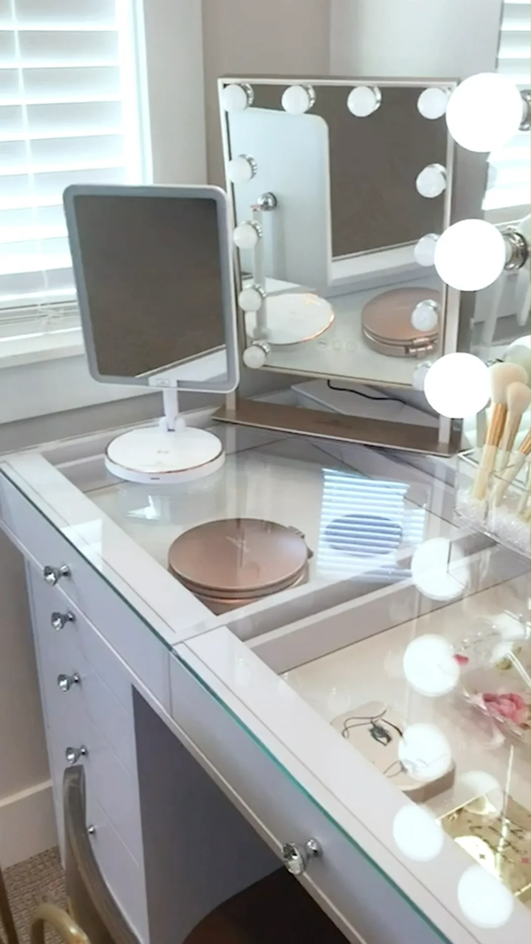 Hot Sale Modern Vanity Make Up Table Wood Drawer Dresser Vanity Mirror Dressing Table Set With