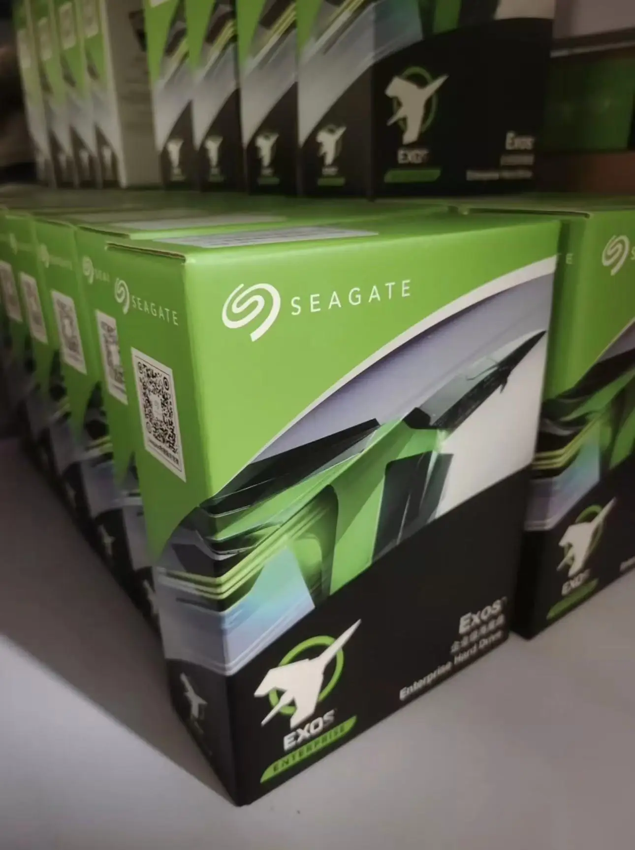 Seagate ST8000NM0017B Exos 7E10 8TB 7200RPM SATA 6Gb/s 3.5" CMR Enterprise Hard Drive, 256MB Cache, 550TB Annual Workload Data Center HDD
