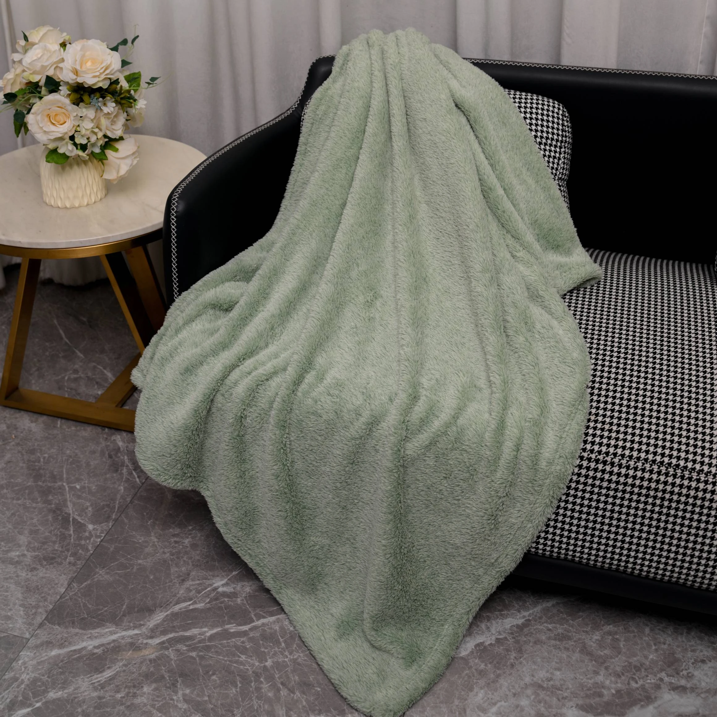 Оптовая продажа однотонные теплые полиэфирные 480 г катионные берберские флисовые одеяла для кровати