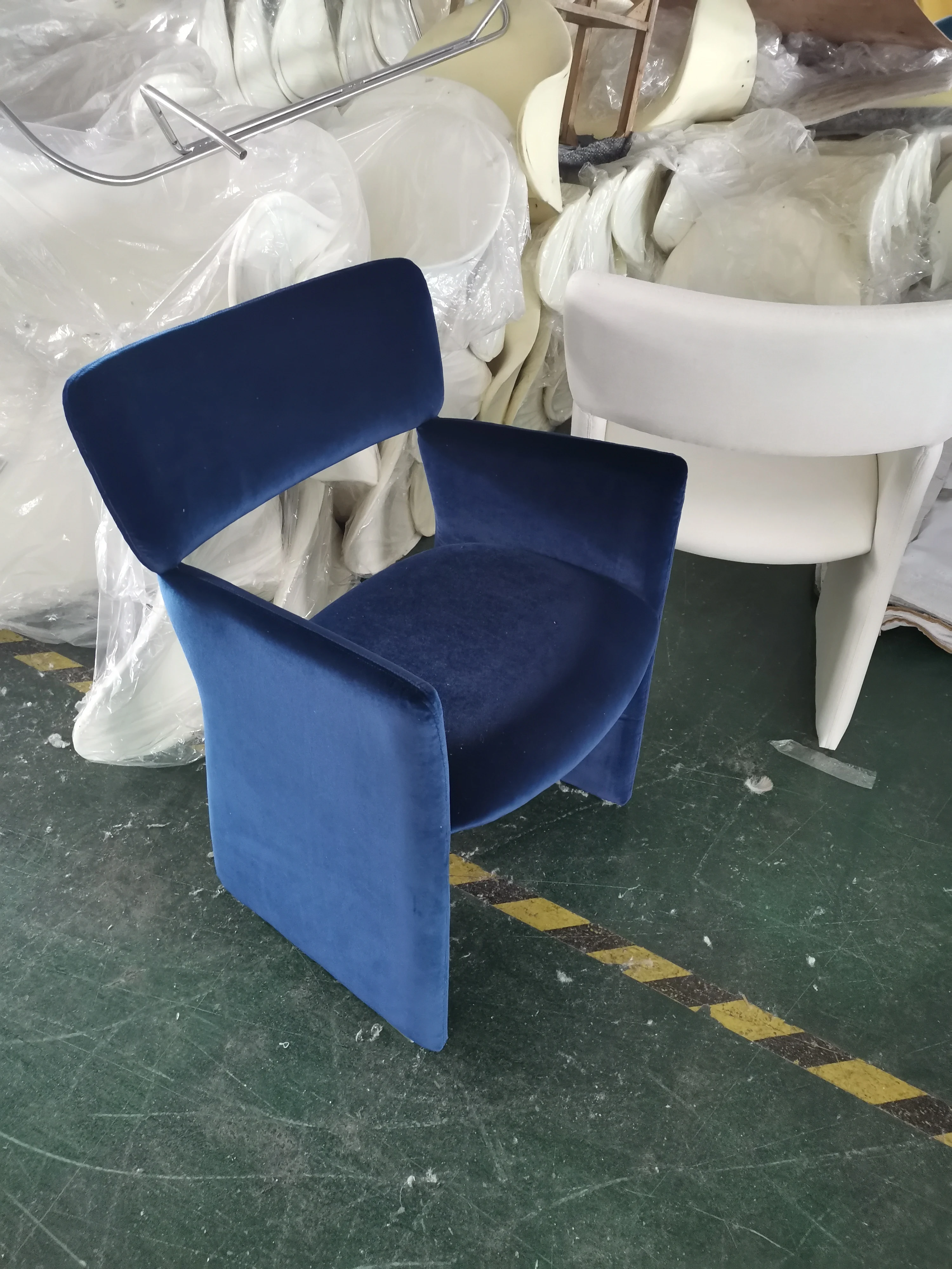 Surmiitroshion Designer Dining Chair Restaurant Arm Chair Crown Armchair by Massproductions Home Furniture Fabric Carton 1 Piece