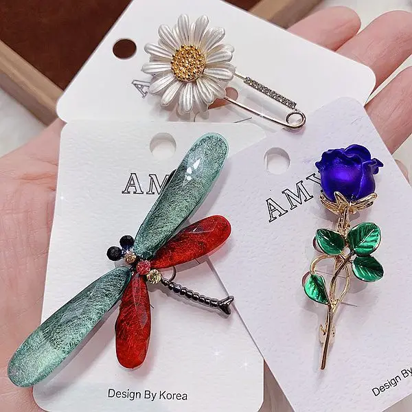 Broche Vintage En étain Avec Strass Noir – Fleur épanouie, Sans Marque