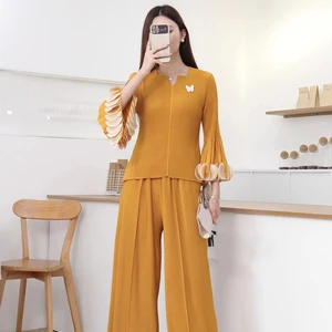 Miyake Pleated Suit Oversized with extra Stretch and Fish-scale Pleats for Women Two-piece Set