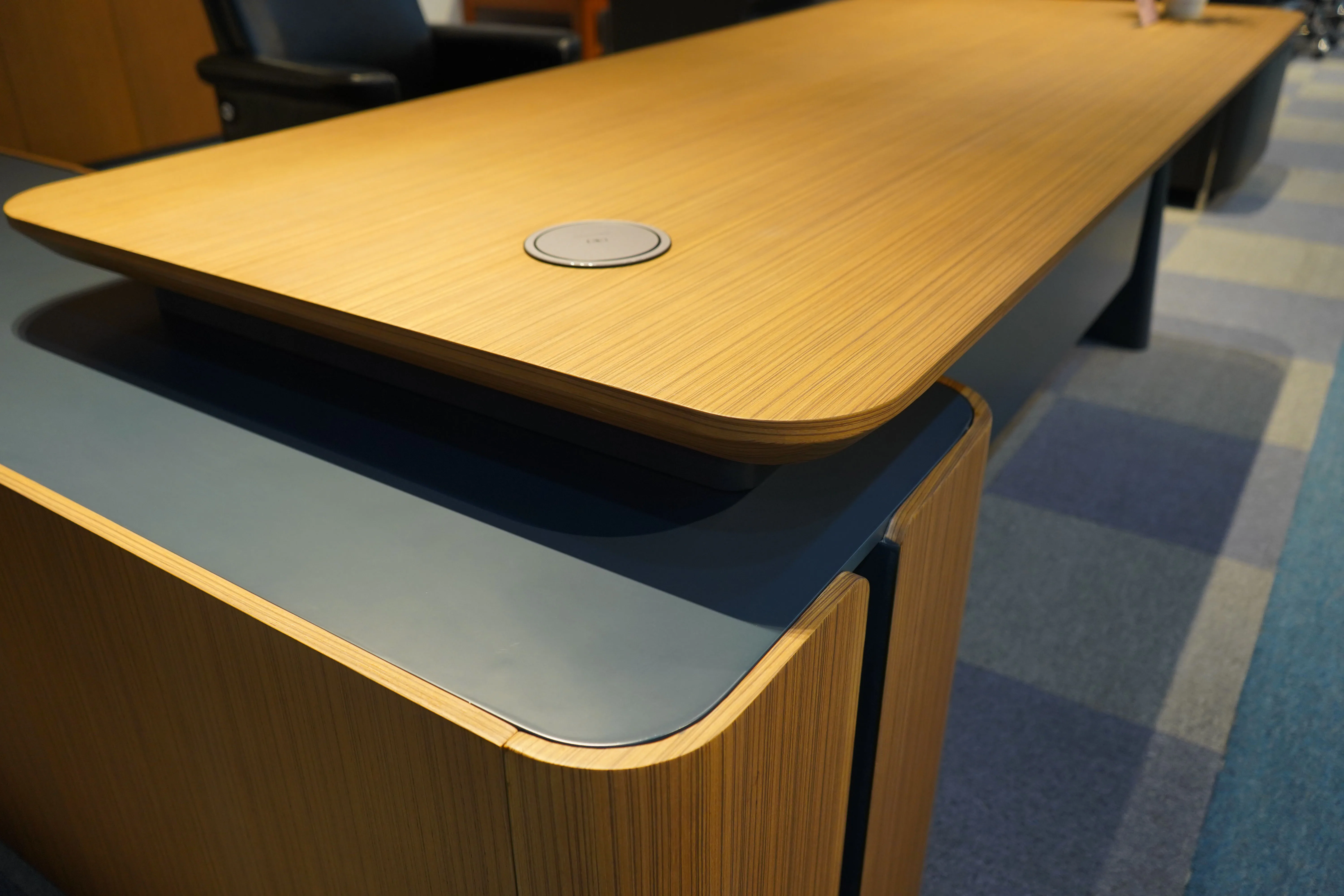 Premium Quality Office Furniture Office Table Modern Light Luxury Boss