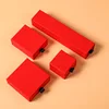 Caja roja para anillo, de 5*5.5*4 cm.