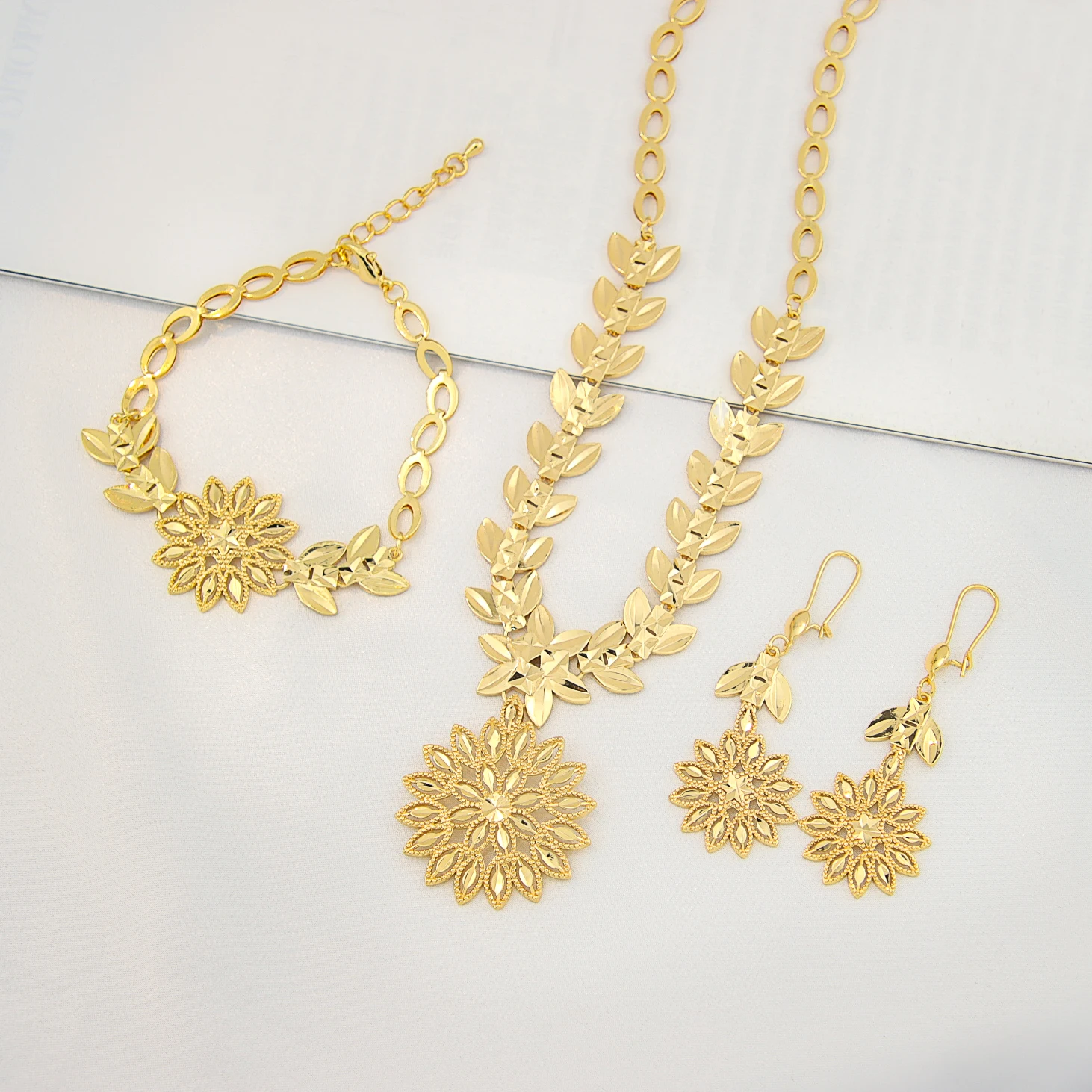 Fashion Design Earrings Jewelry Flowers Hollow Sun Gold Plated Necklace Dubai Gold Jewelry Set