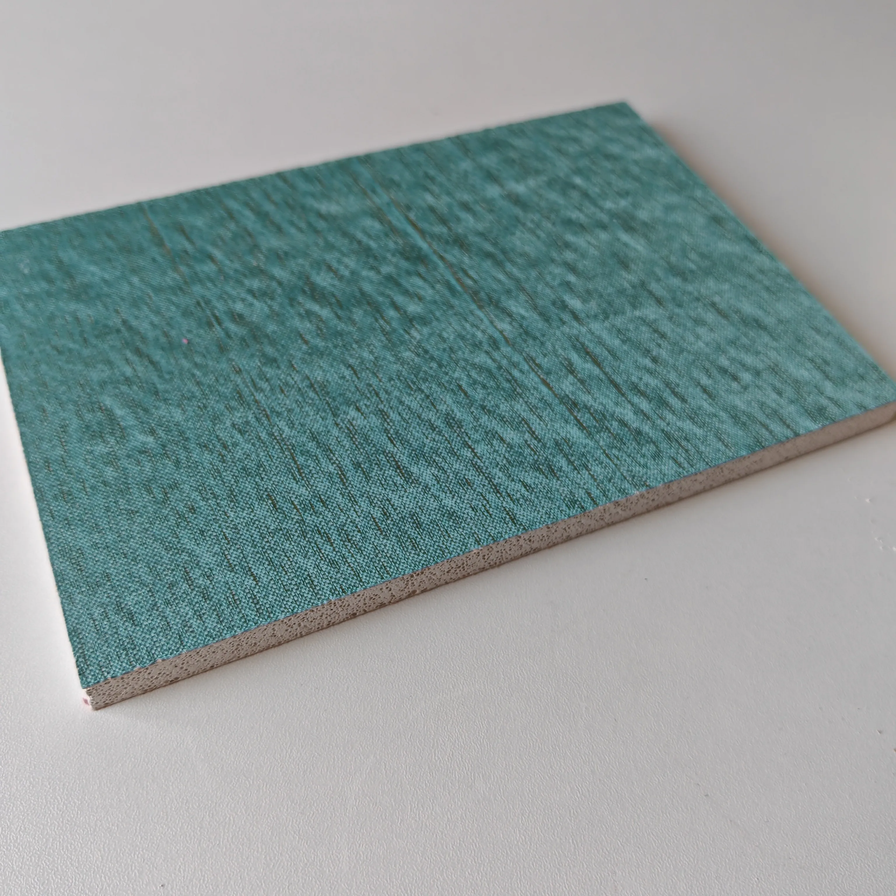 Enhanced Strength Fabric-Faced Gypsum Board Designed for LongTerm Use Anti-Crack Performance and Excellent Structural Stability