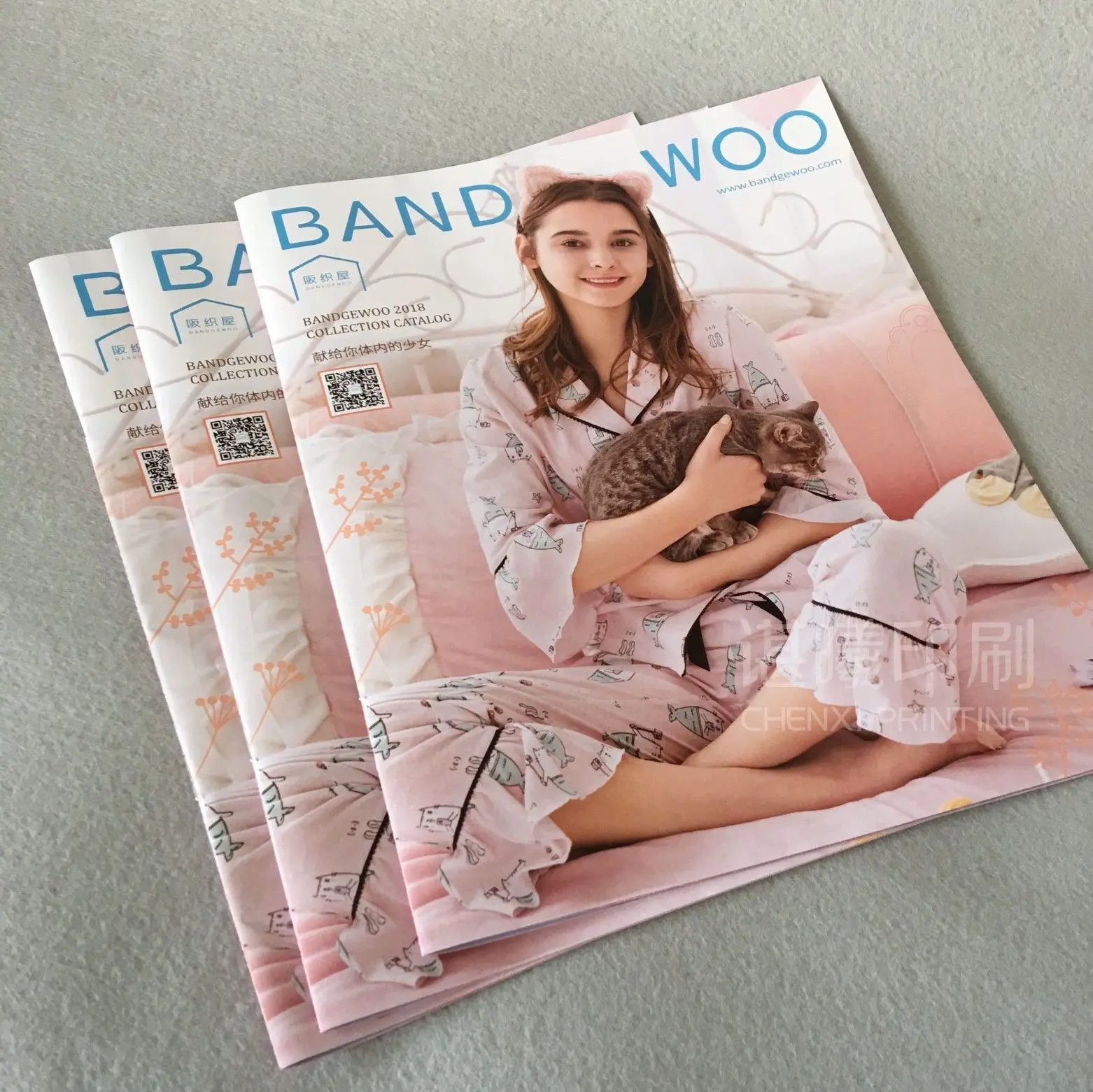 
Дешевый индивидуальный ежемесячный цветной журнал A4 A5 с художественной печатью 