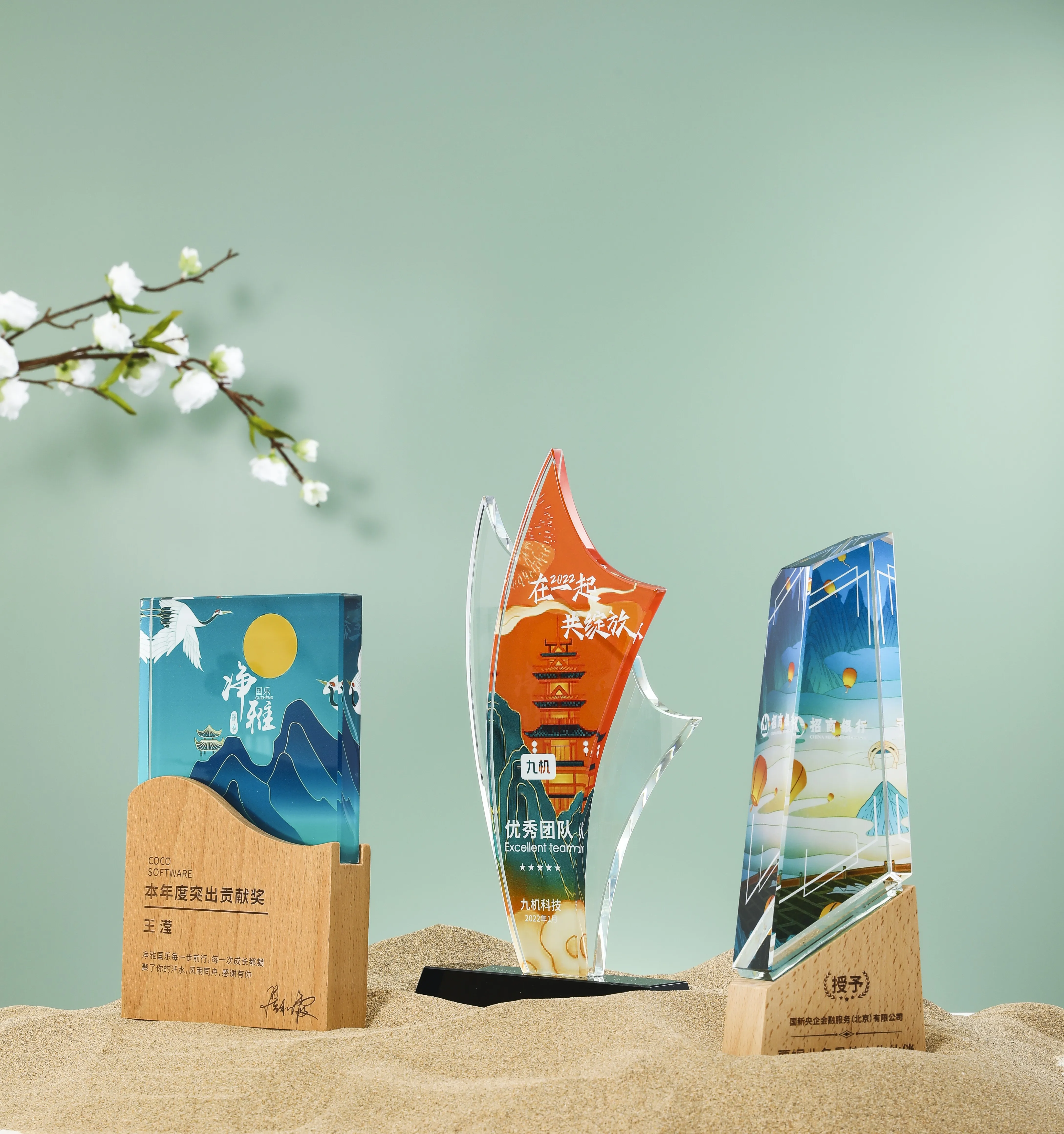 Customized Chinese Style Crystal and Solid Wood Art Trophy Hand-Printed Medal Cup Award Glass Model Personalized Plaque Gifts