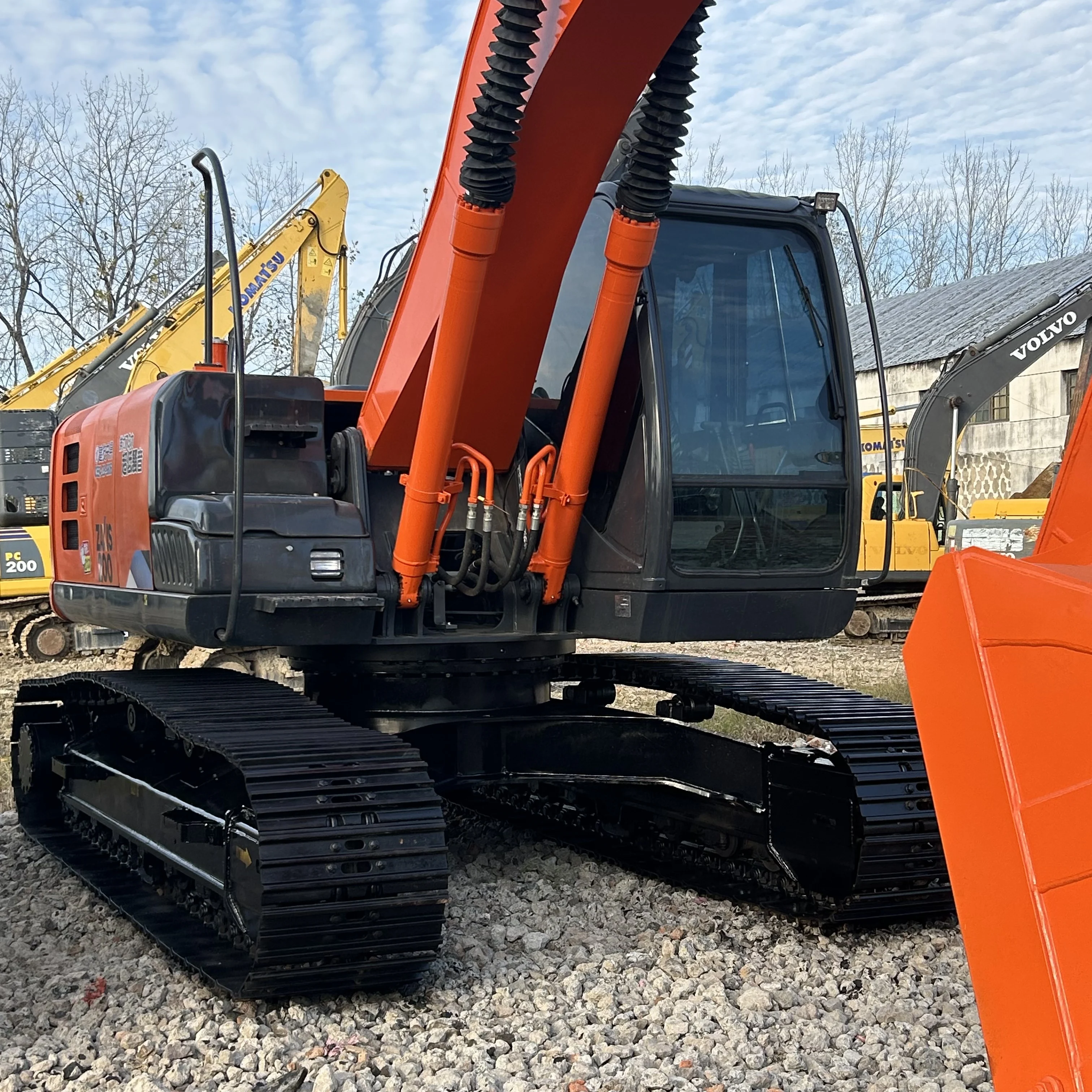 Used Japan Excavator 20 Ton Hitachi Zx200 Second Hand Crawler