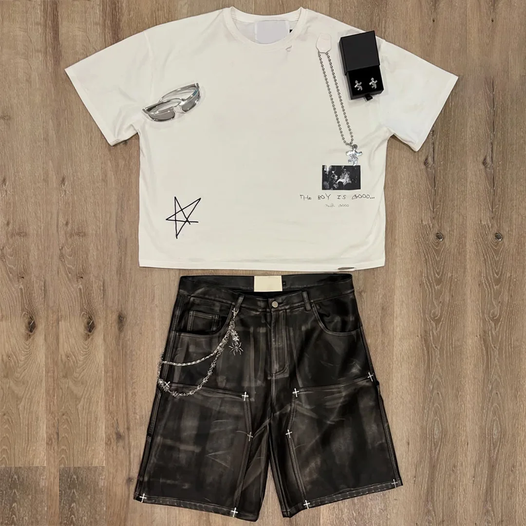 Fabriks-tilpasset 100 % bomuld streetstylesæt: DTG-digitalprint-T-shirt og shorts, tilpasselig med varmefikserede rhinestones og broderi