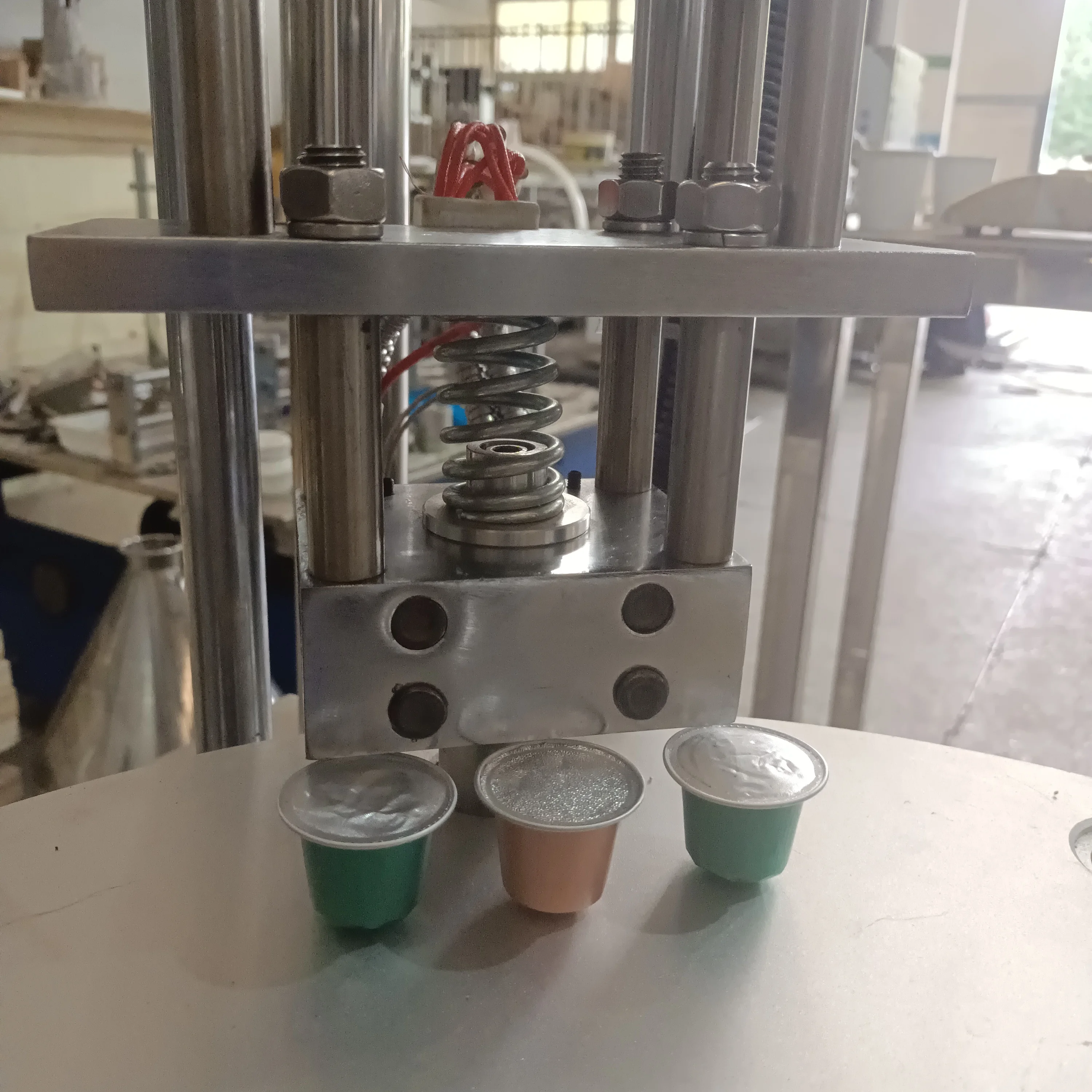 Popular Choice Automatic Nespresso Compatible K Cups Coffee Cupsules Filling and Sealing Machine
