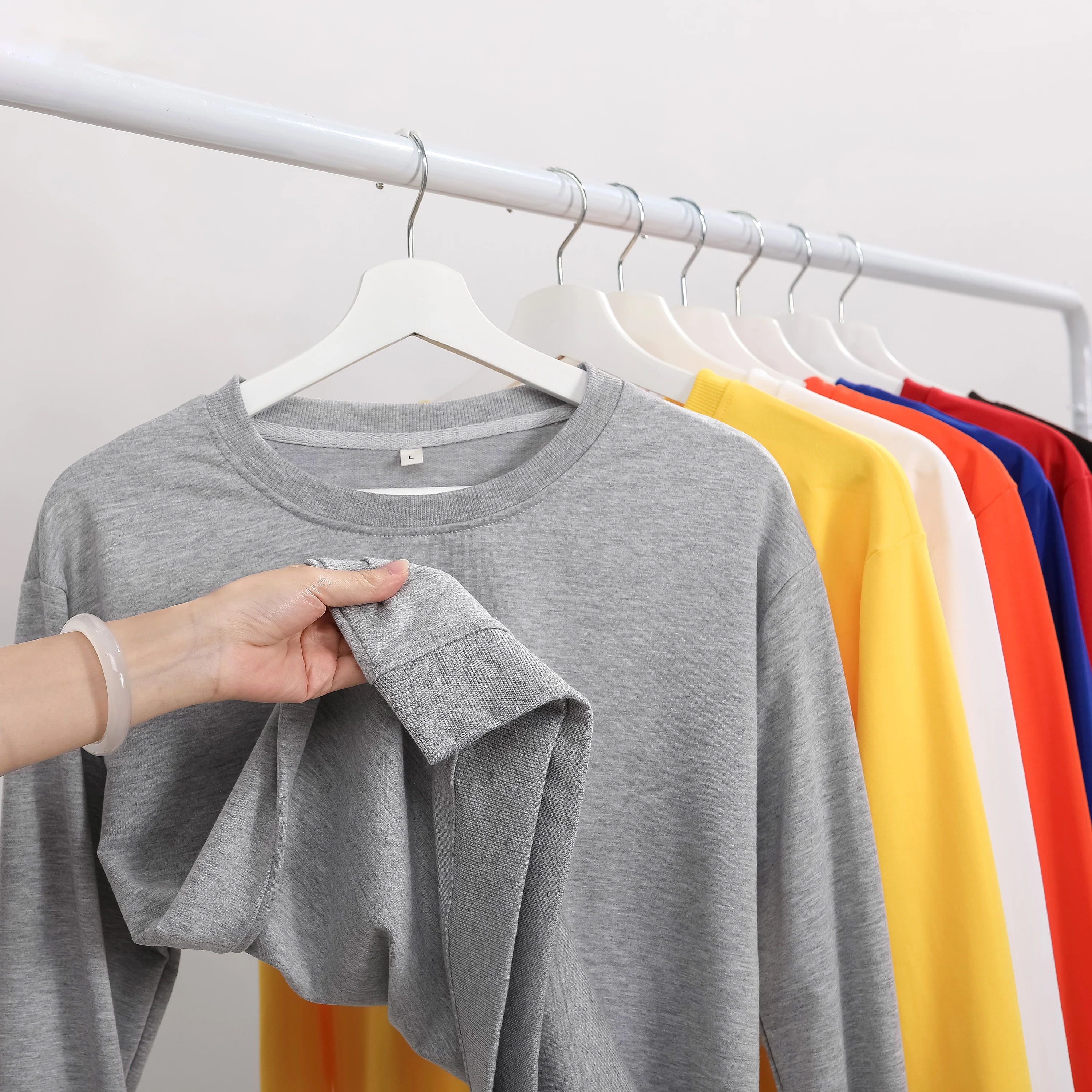 High Quality Custom 240g Heavyweight Unisex Crew Neck Hoodless Sweatshirt Wholesale