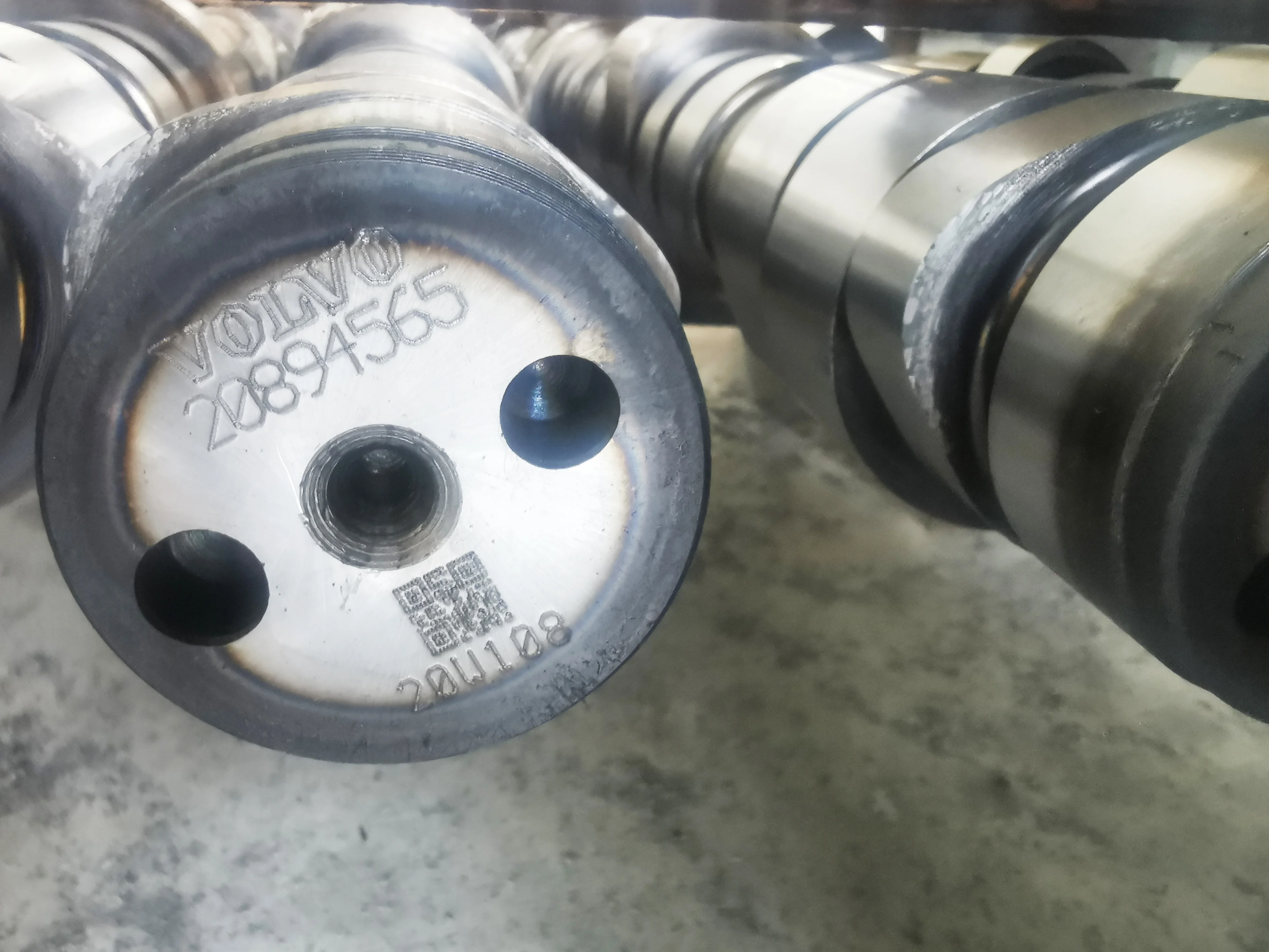 High quality VO-L-VO EC700 D16 camshaft 20894565 22584602 22434886 