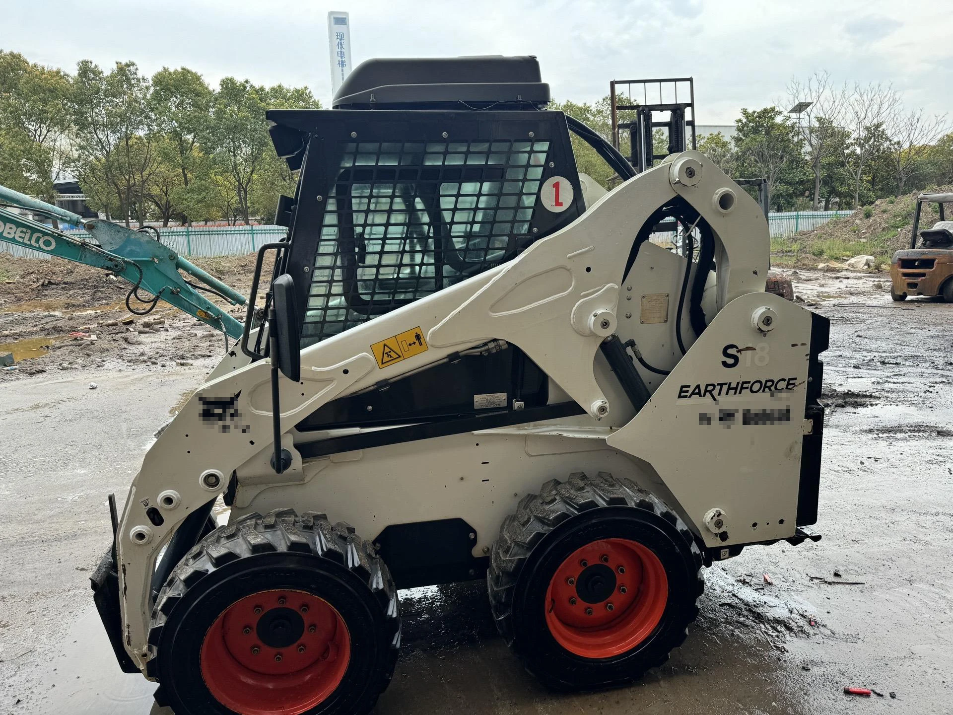 Powerful and Flexible Used 2-Ton S18 Skid Steer Loader EPA Engine Construction Equipment Tractor and Track Loader Combination