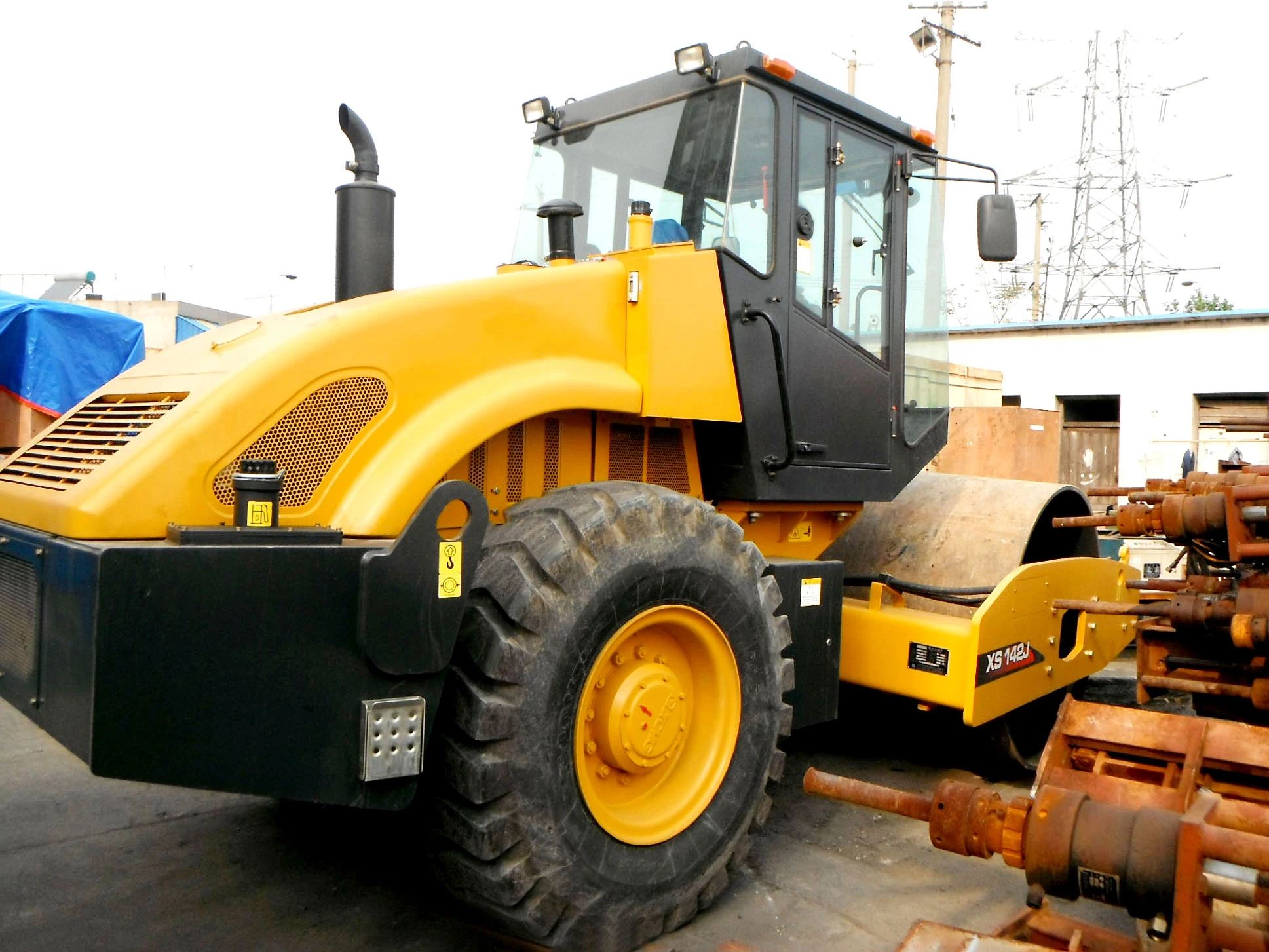 High Quality 14ton Single Drum Vibratory Road Roller XS143J XS143 XS143H on Sale