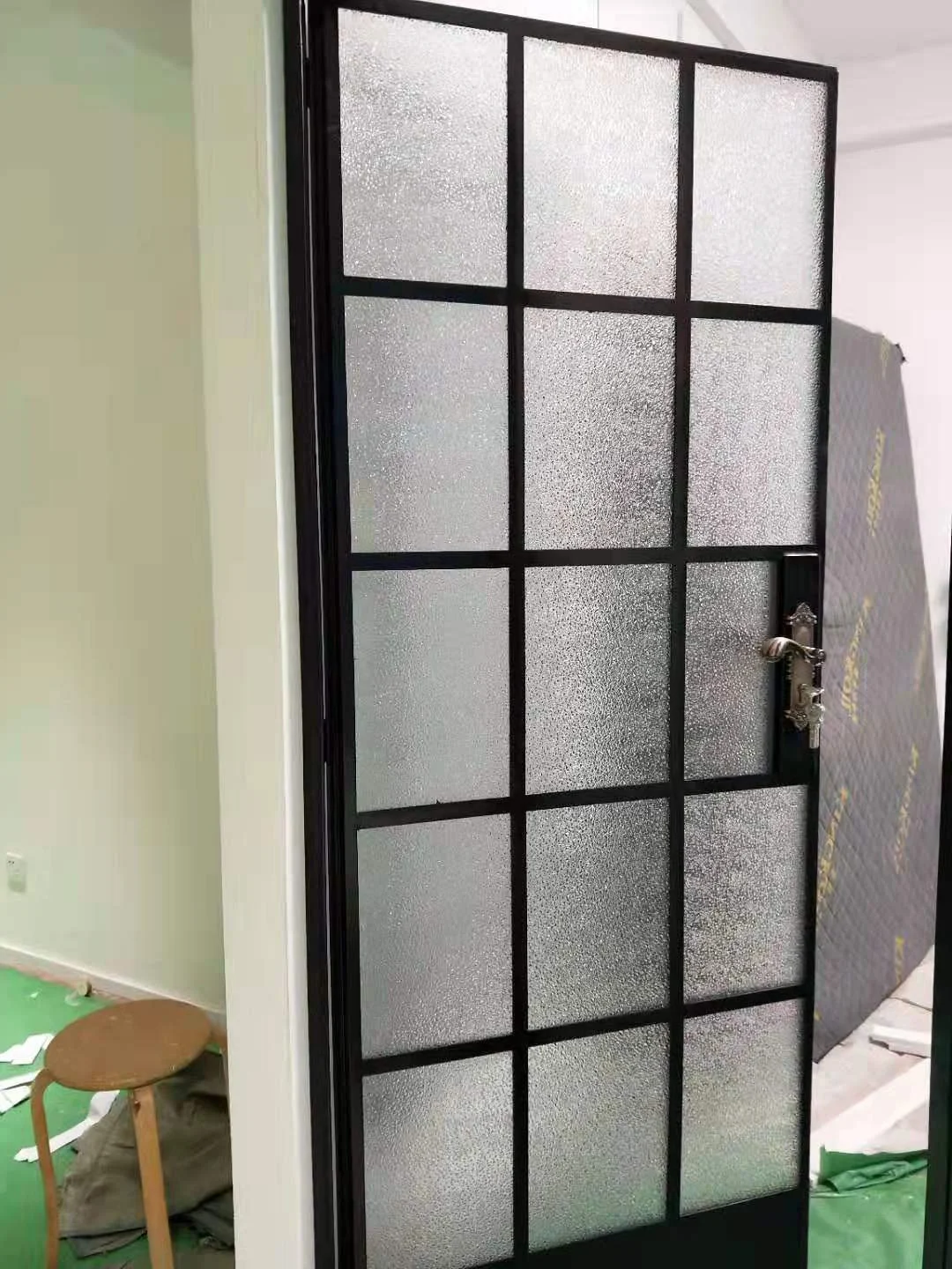 Customized Traditional Modern French Iron Entry Exterior Doors Swing Open Style Hot Rolled Steel Grill Windows Horizontal