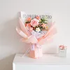 Borsa regalo con bouquet di rose rosa sfumate